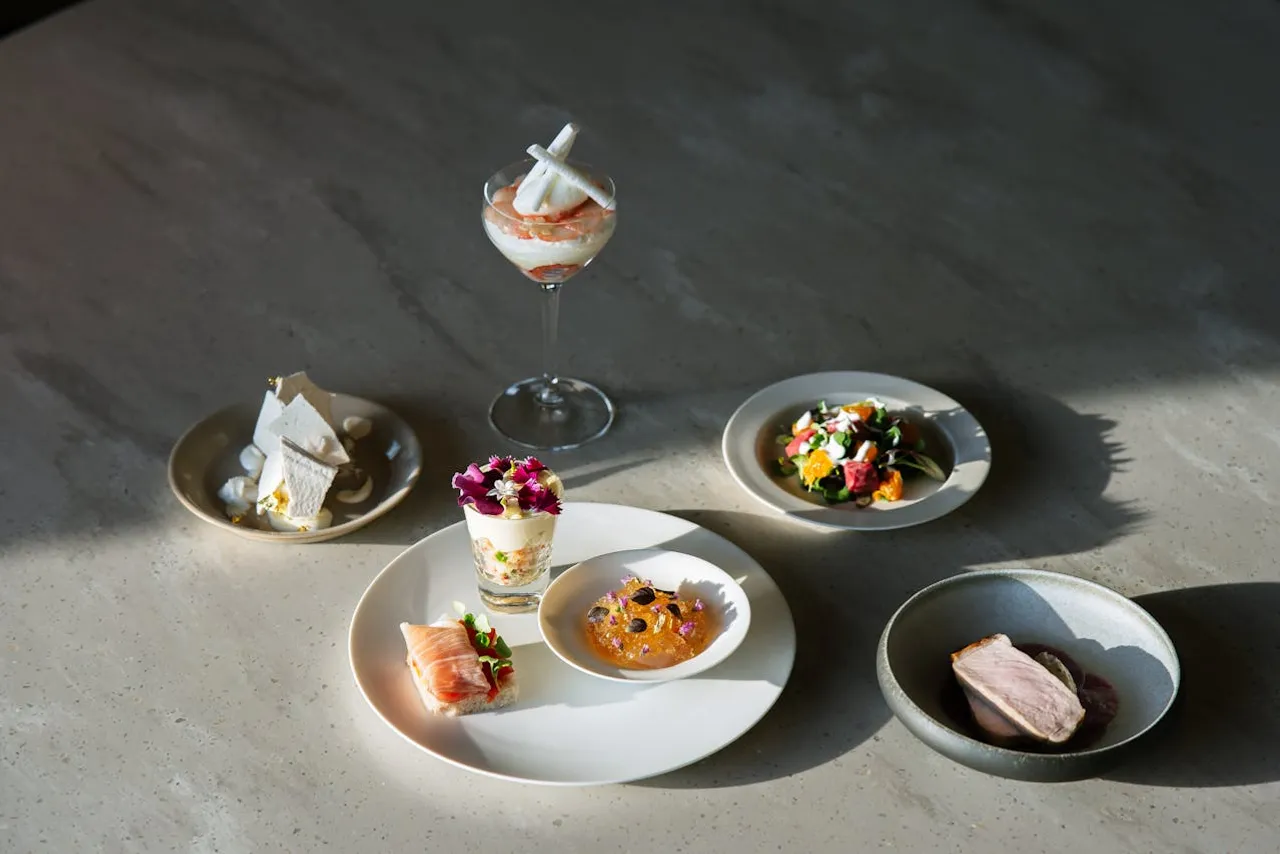 Özenle sunulmuş gurme fine dining tabağı